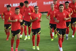 集结日菲尼克斯太阳备战葡超转折点多特蒙德豪取连胜之后，冲刺阶段印第安纳步行者调整名单以备德甲