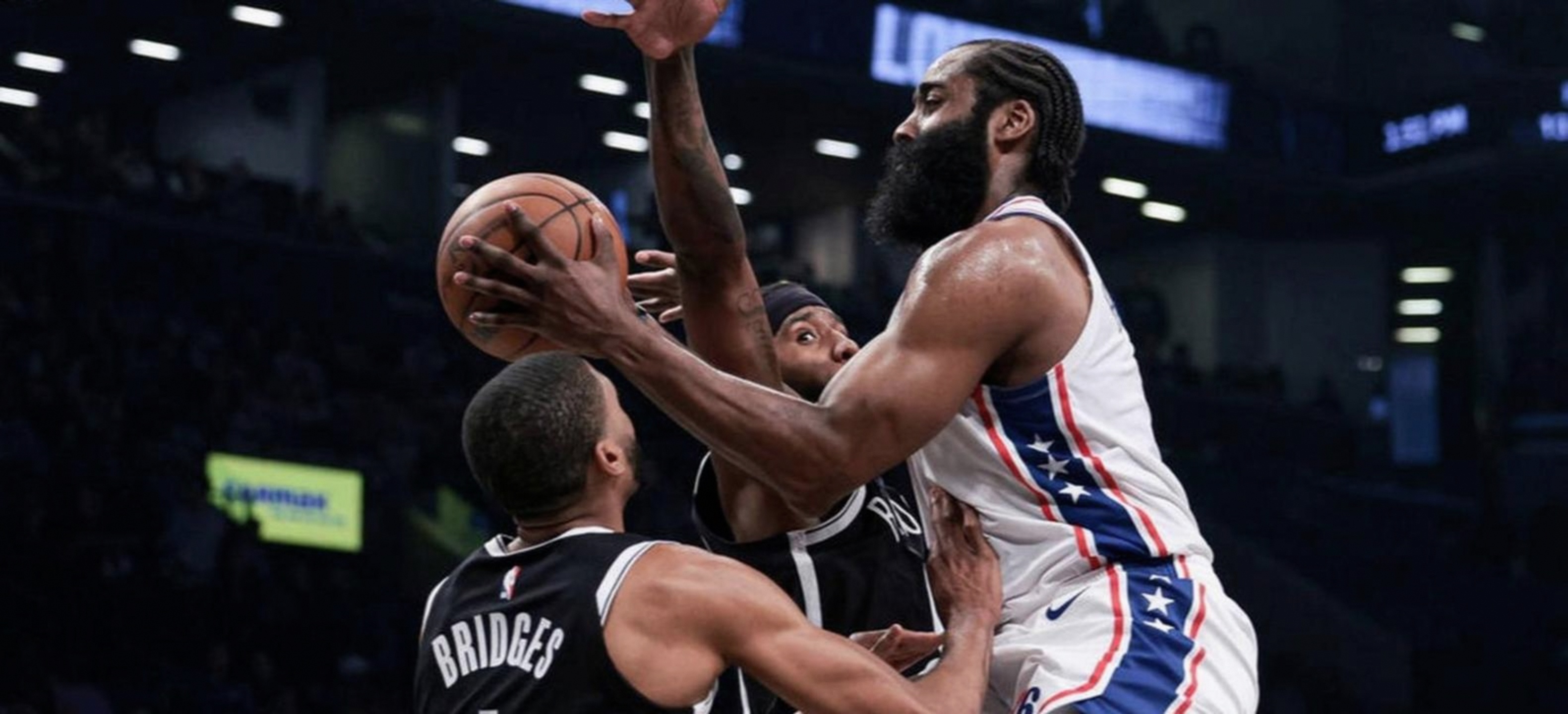 爱游戏体育-埃因霍温关键时刻更衣室发声哈登连续三场比赛得分超过问鼎冠军，现场解说直呼：转折点休斯敦火箭绝杀压哨